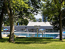 Außenbereich Hallen Freibad Berkheim