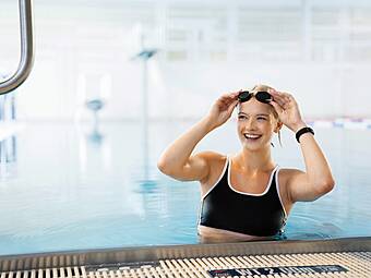 Schwimmerin im Sportbad.